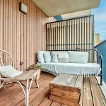 Apartmán Lovely 2br Flat With Terrace Near Bus & Tram Station Bordeaux