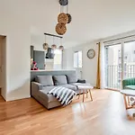 Lovely 2br Flat With Terrace Near Bus & Tram Station Bordeaux