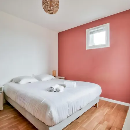 Lovely 2br Flat With Terrace Near Bus & Tram Station * Bordeaux