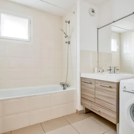 Lovely 2br Flat With Terrace Near Bus & Tram Station * Bordeaux