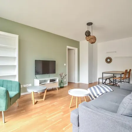 Lovely 2br Flat With Terrace Near Bus & Tram Station * Bordeaux