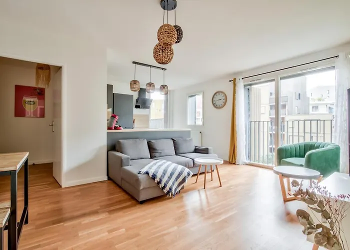 Lovely 2br Flat With Terrace Near Bus & Tram Station Bordeaux