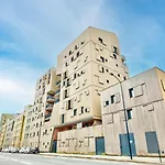 Lovely 2br Flat With Terrace Near Bus & Tram Station Burdeos